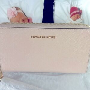 Brand New with Tags Michael Kors Wallet/Phone Case pink blush color